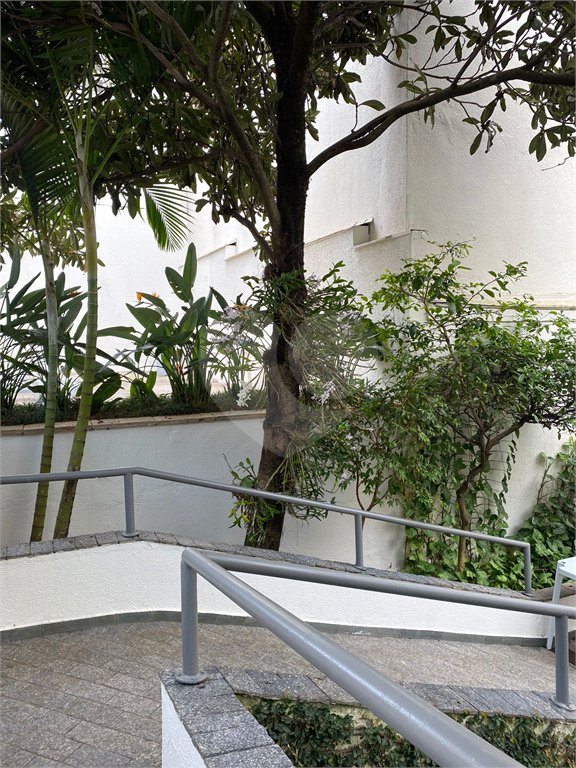 Apartamento à venda com 3 quartos em Moema, São Paulo, SP