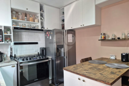 Sobrado à venda com 2 quartos em Vila Gumercindo, São Paulo, SP