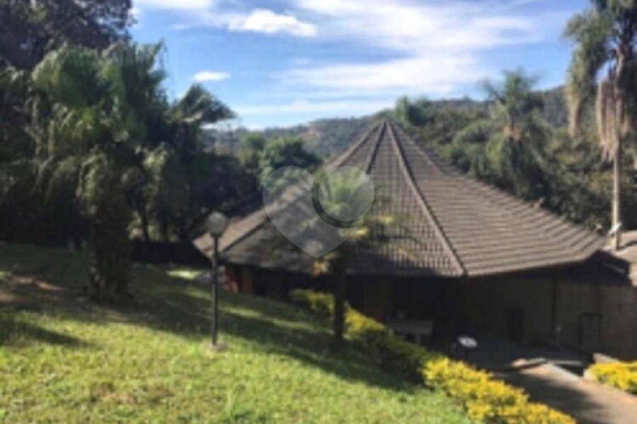 Sobrado à venda ou para alugar com 4 suítes em Serra da Cantareira, Mairiporã, SP