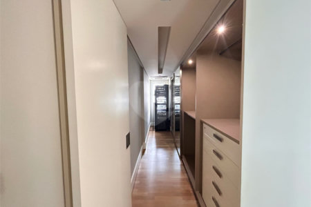 Apartamento à venda com 3 suítes em Moema, São Paulo, SP