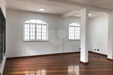 Sobrado à venda com 4 quartos, sendo 3 suítes, em Alto da Boa Vista, São Paulo, SP