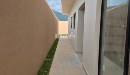Casa à venda com 3 suítes em Vila Petrópolis, Atibaia, SP