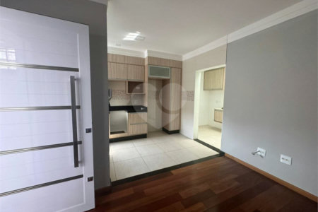 Sobrado à venda com 5 quartos, sendo 3 suítes, em Vila Nivi, São Paulo, SP