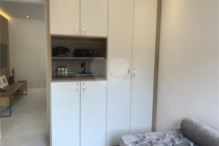 Apartamento à venda com 3 quartos, sendo 1 suíte,  em Cidade São Francisco, São Paulo, SP
