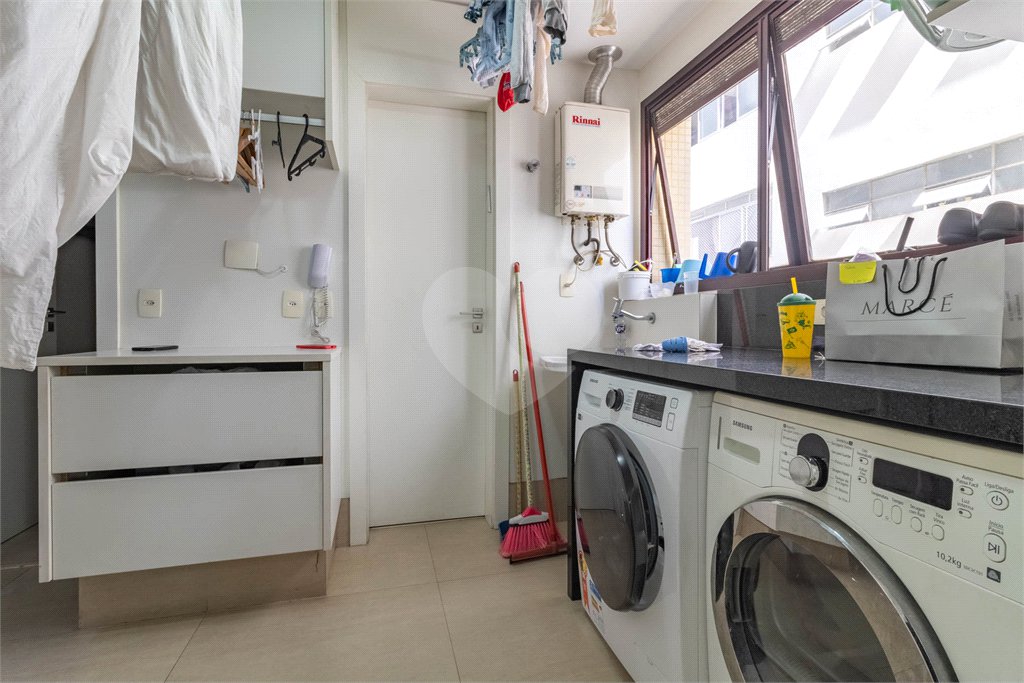 Apartamento à venda com 4 quartos, sendo 3 suítes, em Santa Cecília, São Paulo, SP