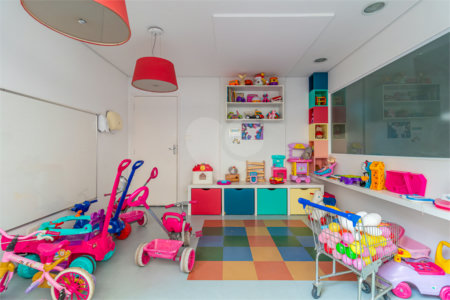 Apartamento à venda com 3 quartos, sendo 1 suíte, em Moema, São Paulo, SP