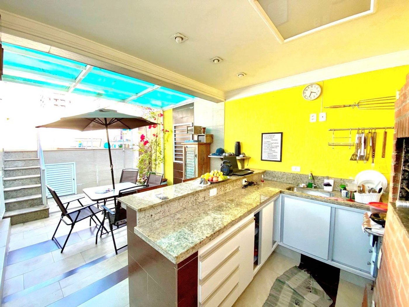 Casa com 3 dormitórios à venda, 272 m² por R$ 1.990.000,00 - Embaré - Santos/SP