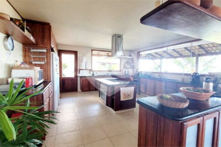 Casa à venda com 3 suítes no Centro, Santa Cruz Cabrália, BA