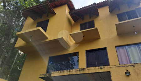 Casa à venda com 3 quartos, sendo 1 suíte, no condomínio Alpes da Cantareira, Mairiporã - SP