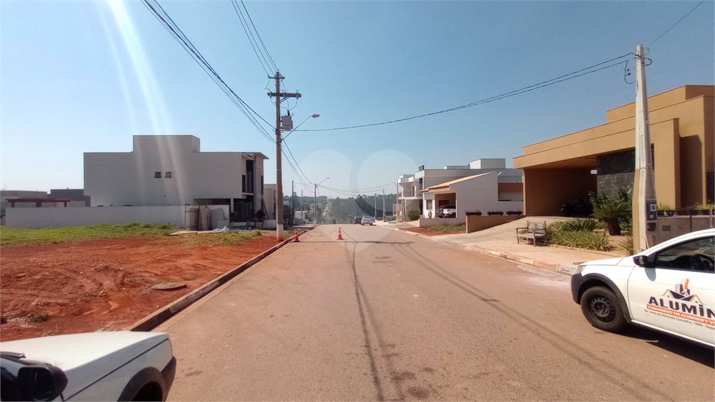 Casa à venda com 3 quartos, sendo 1 suíte, no condomínio Residencial Golden Ville, Itapetininga - SP