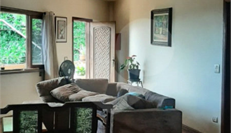 Sobrado à venda com 8 quartos em Jardim São Luís, São Paulo, SP