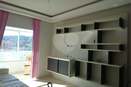 Apartamento à venda com 3 quartos, sendo 1 suíte,  em Jardim Brasil, São Roque, SP