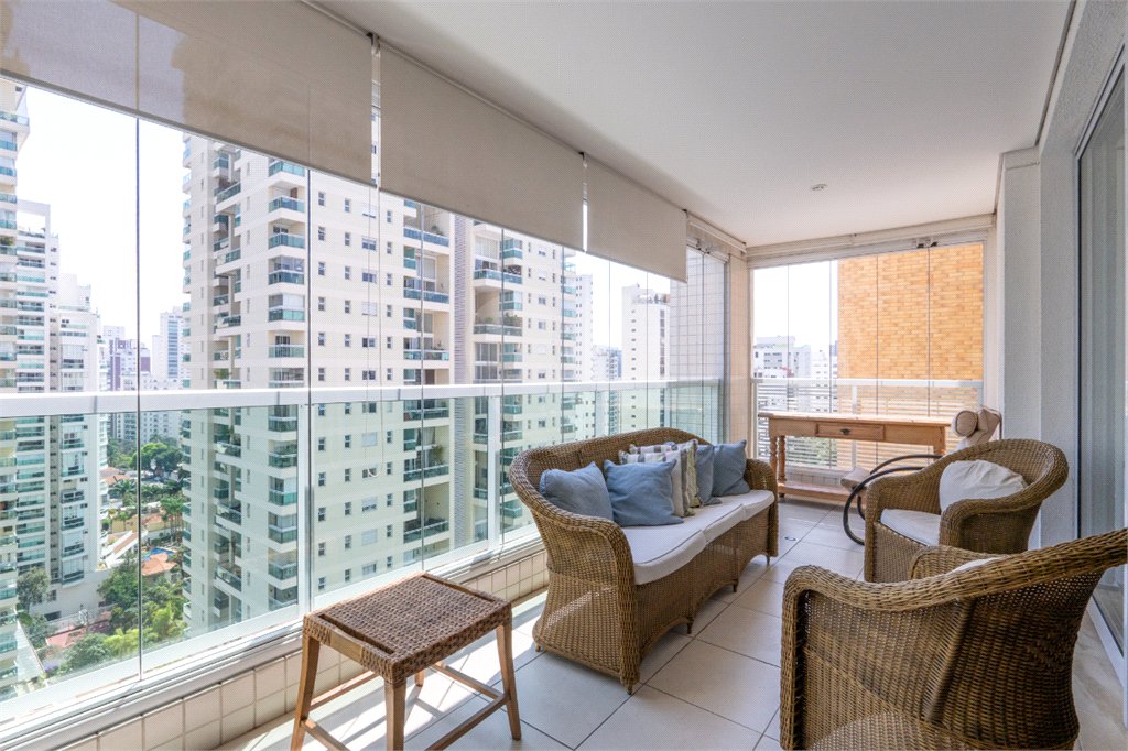 Apartamento à venda com 3 suítes em Campo Belo, São Paulo, SP