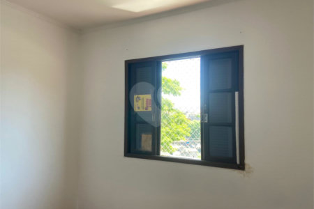 Sobrado à venda com 3 quartos, sendo 1 suíte,  em Parque Maria Domitila, São Paulo, SP