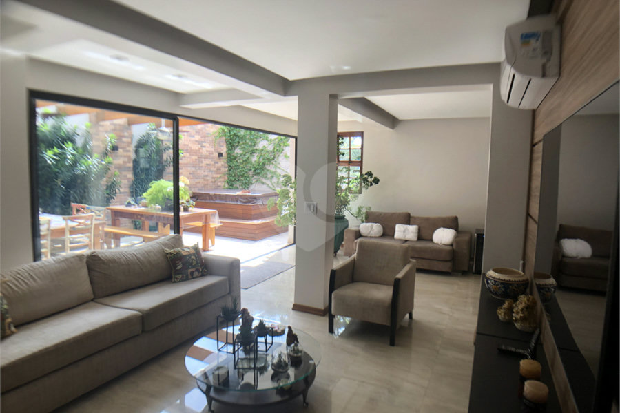 Casa à venda com 4 suítes no condomínio Residencial Floresta, São Paulo - SP