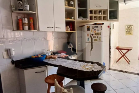 Casa à venda com 4 quartos, sendo 2 suítes,  em Vila Oliveira, Mogi das Cruzes, SP