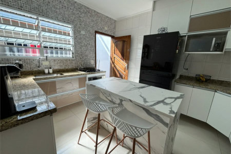 Casa à venda com 3 quartos, sendo 1 suíte, no condomínio Mira Estrela, São Paulo - SP