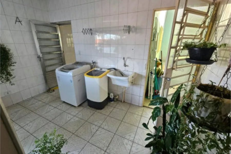 Casa Térrea à venda com 3 quartos no Centro, Poá, SP