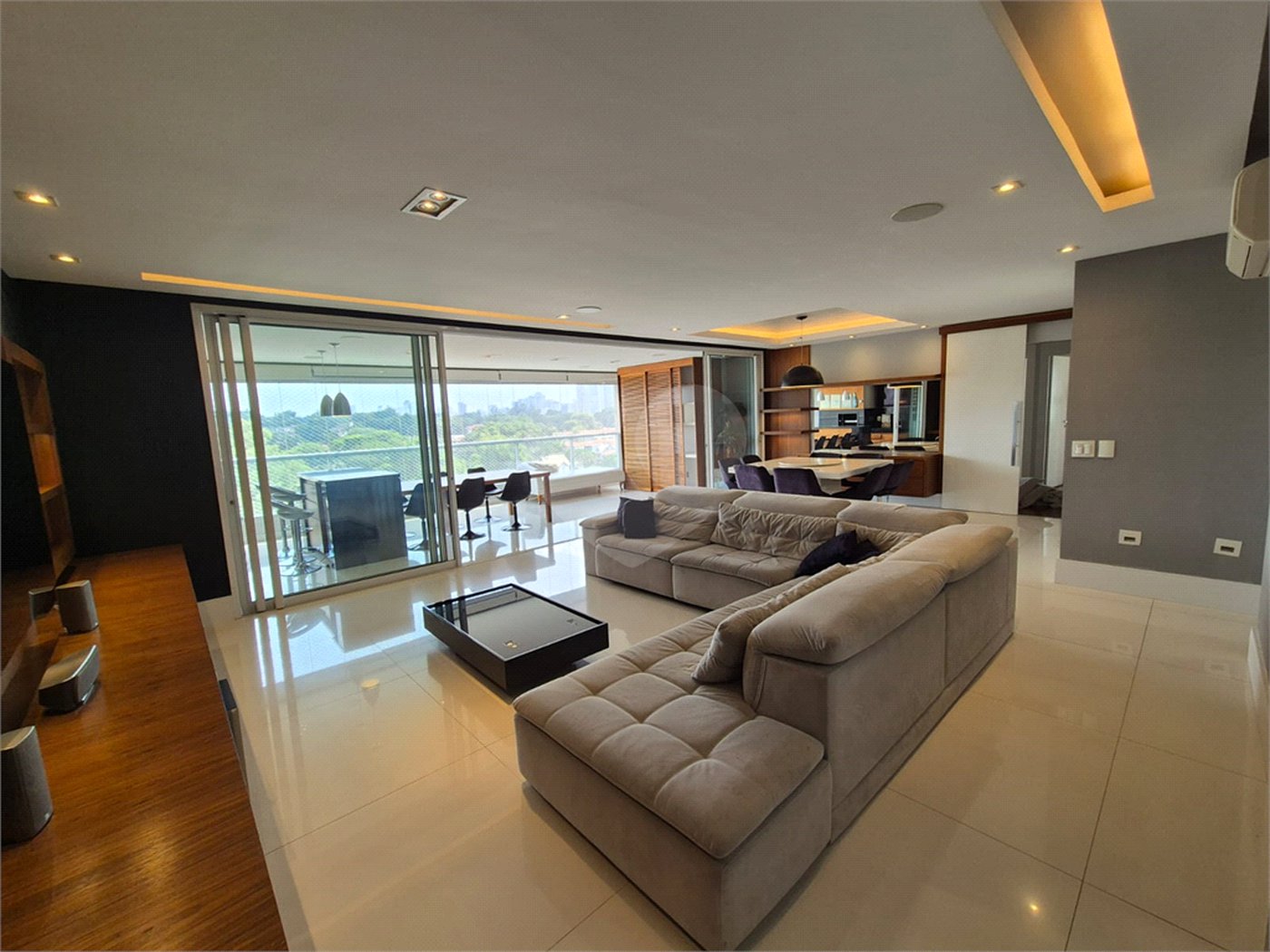 Apartamento à venda com 3 suítes em Campo Belo, São Paulo, SP