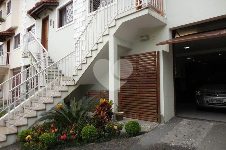 Casa à venda com 3 quartos, sendo 1 suíte, no condomínio Residencial Morada do Horto, São Paulo - SP