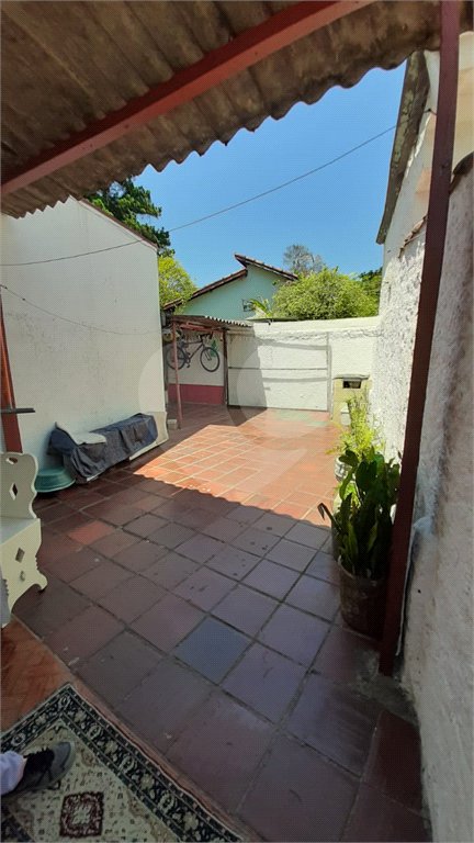 Sobrado à venda com 2 quartos em Horto, São Paulo, SP