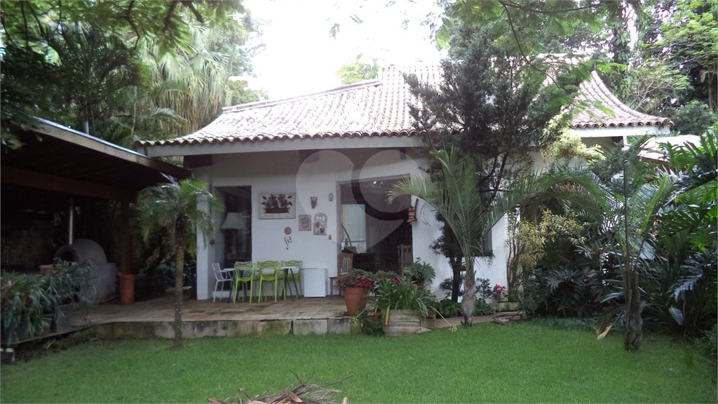 Sobrado à venda com 6 quartos, sendo 2 suítes,  em Chácara Monte Alegre, São Paulo, SP