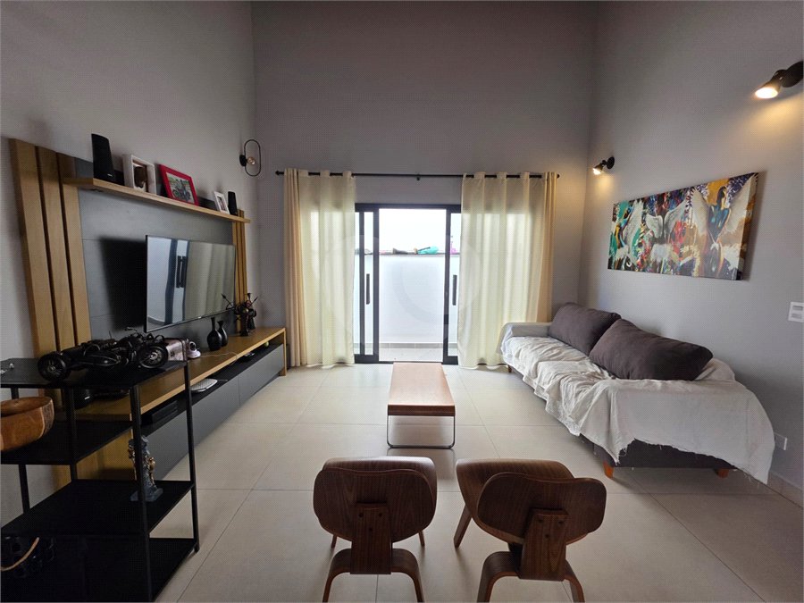 Casa à venda com 3 suítes no condomínio Portal do Bosque, Louveira - SP