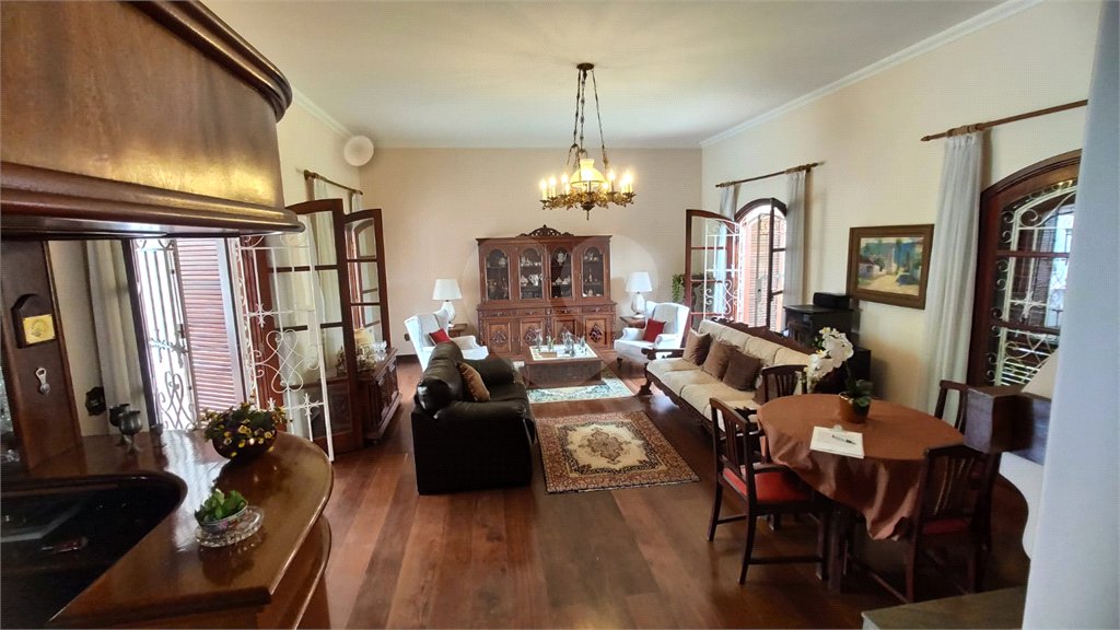 Casa Térrea à venda com 3 quartos, sendo 2 suítes, em Vila Oliveira, Mogi das Cruzes, SP