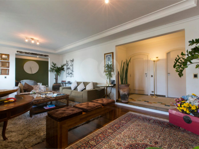 Apartamento à venda com 4 quartos, sendo 3 suítes,  em Campo Belo, São Paulo, SP