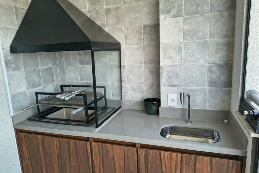 Apartamento com ar condicionado e varanda com churrasqueira semi novo, condominio entregue em 2024 com lazer completo.