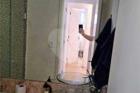 Apartamento à venda com 3 quartos, sendo 1 suíte,  em Vila Andrade, São Paulo, SP