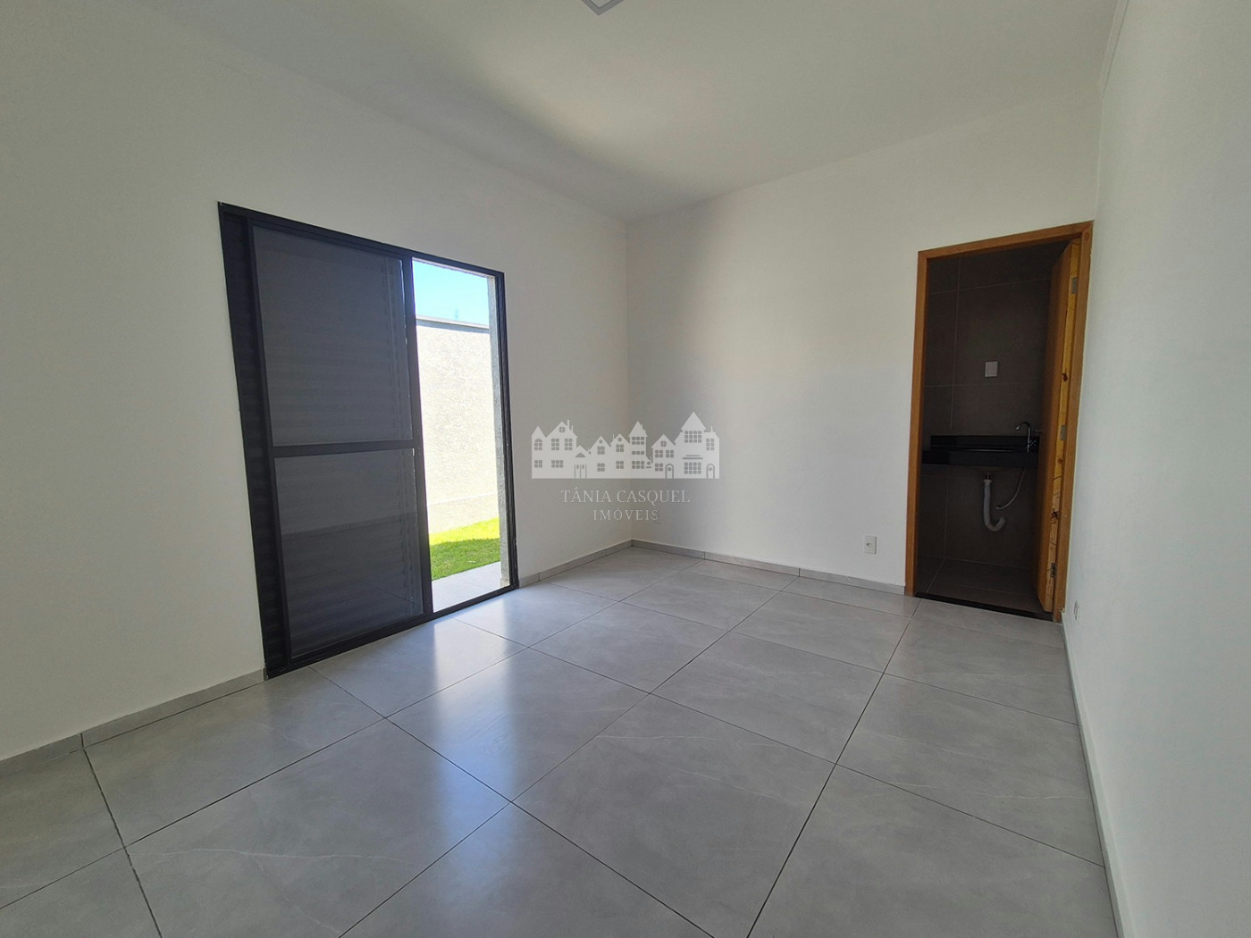 Casa térrea à venda com 3 quartos, sendo 1 suíte, em Vila Bonsai, Atibaia - SP