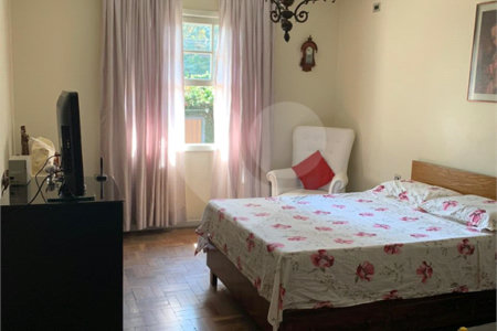Casa à venda com 4 quartos, sendo 1 suíte, em Caxingui, São Paulo, SP
