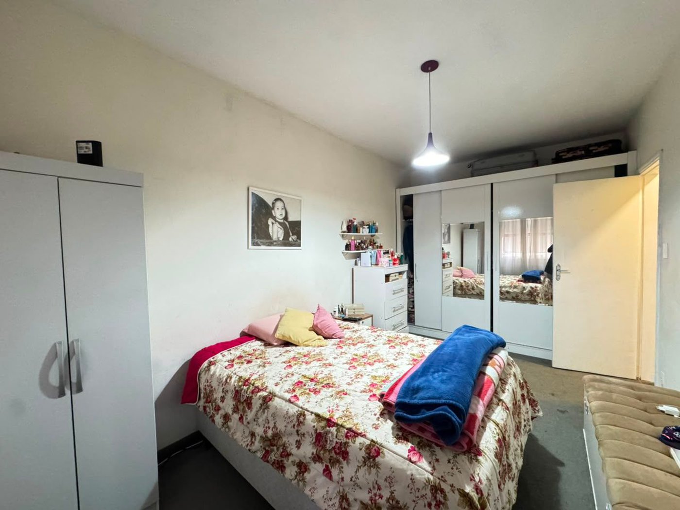 Apartamento com 2 dormitórios e suíte + dependência de serviço completa na Ponta da Praia – Localização privilegiada próximo à Praça Dino Bueno