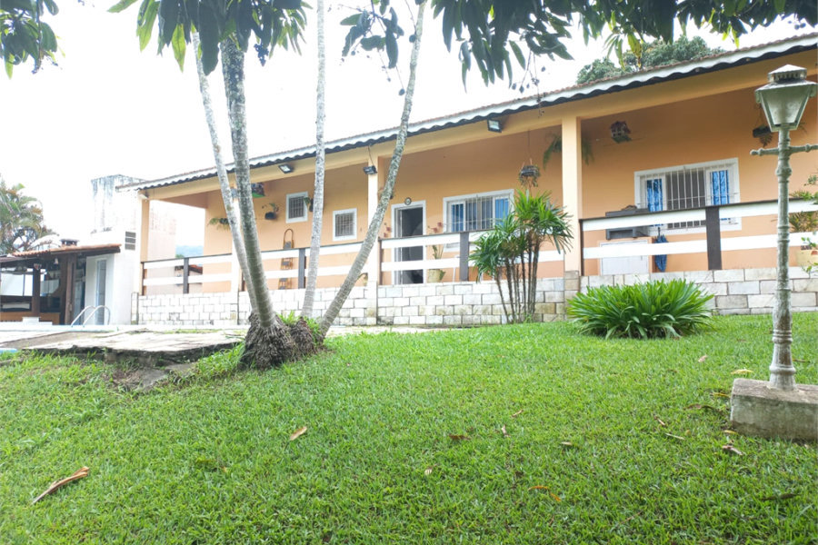 Casa à venda com 4 quartos, sendo 2 suítes, no condomínio Residencial Ypeville, Mairiporã - SP