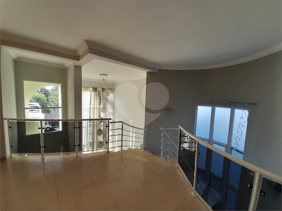 Casa à venda com 4 quartos, sendo 3 suítes, no condomínio Residencial Terras de Vinhedo, Vinhedo - SP