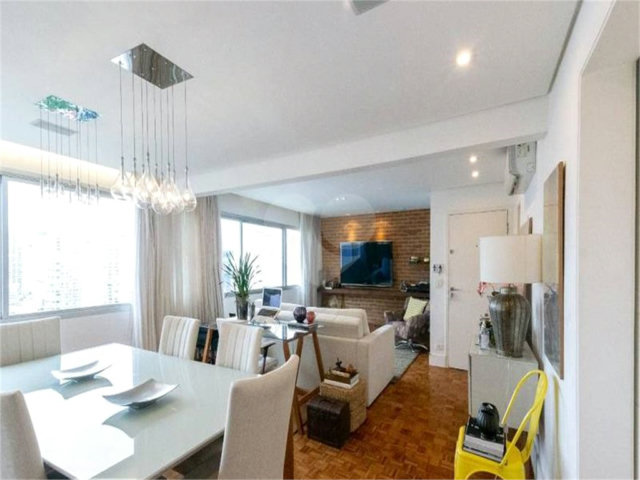 Apartamento à venda com 2 quartos, sendo 1 suíte,  em Vila Olímpia, São Paulo, SP