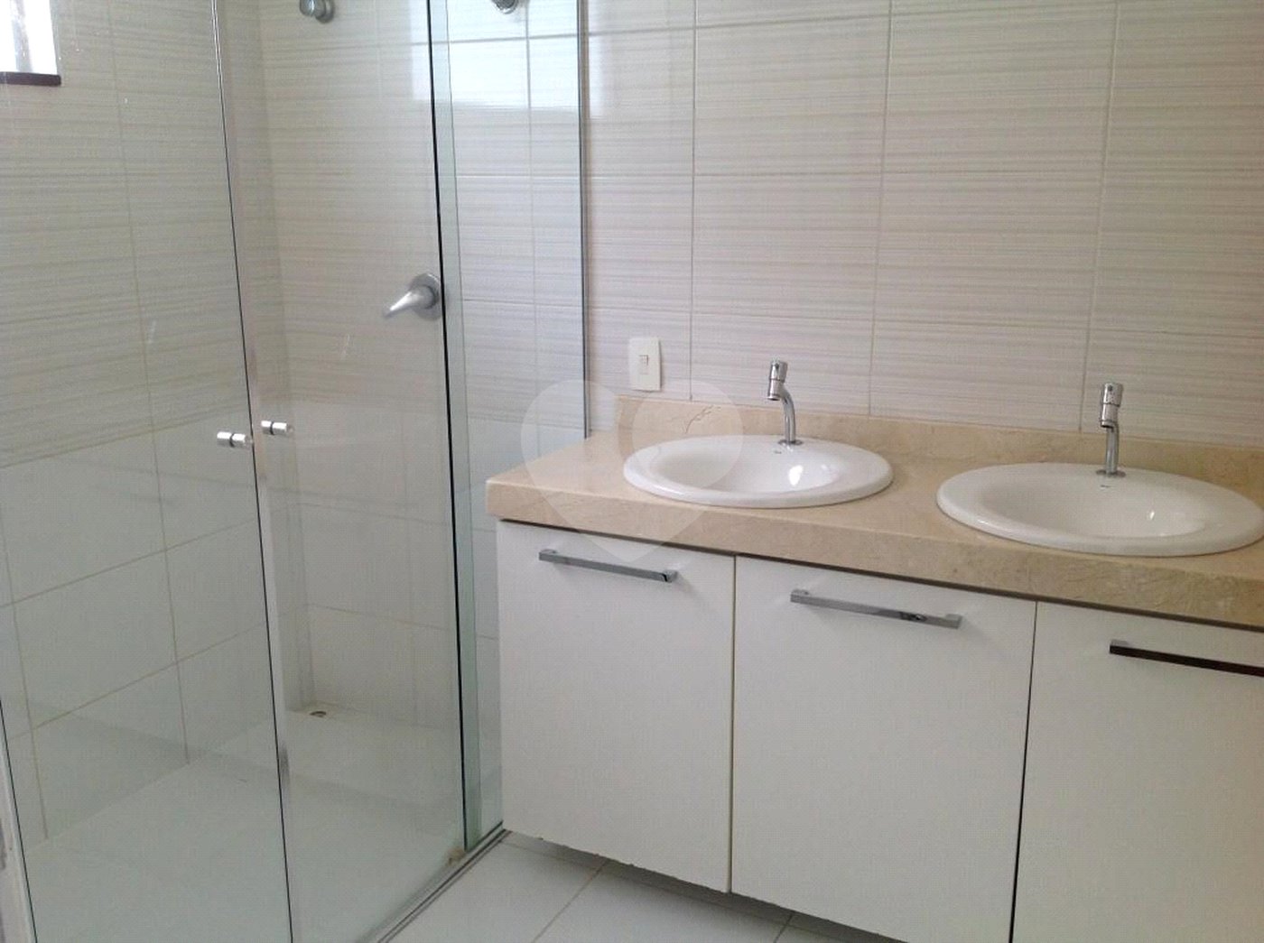 Casa à venda com 3 quartos, sendo 2 suítes,  no condomínio Real Park - Vila Oliveira, Mogi das Cruzes - SP