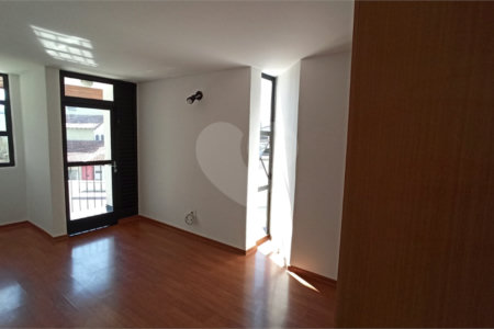 Sobrado para alugar com 3 quartos, sendo 1 suíte,  em Vila Oliveira, Mogi das Cruzes, SP