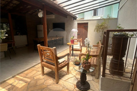 Casa à venda com 3 suítes no condomínio Braziliana, Valinhos - SP