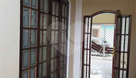 Sobrado à venda com 3 quartos, sendo 1 suíte,  em Vila Urupês, Suzano, SP