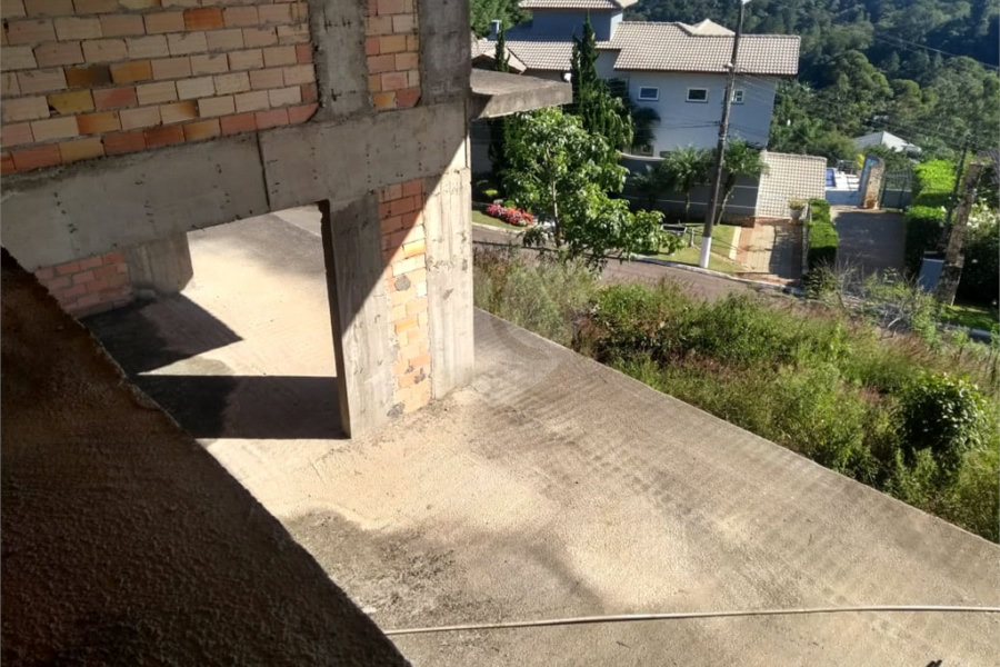 Sobrado à venda com 4 suítes em Roseira, Mairiporã, SP
