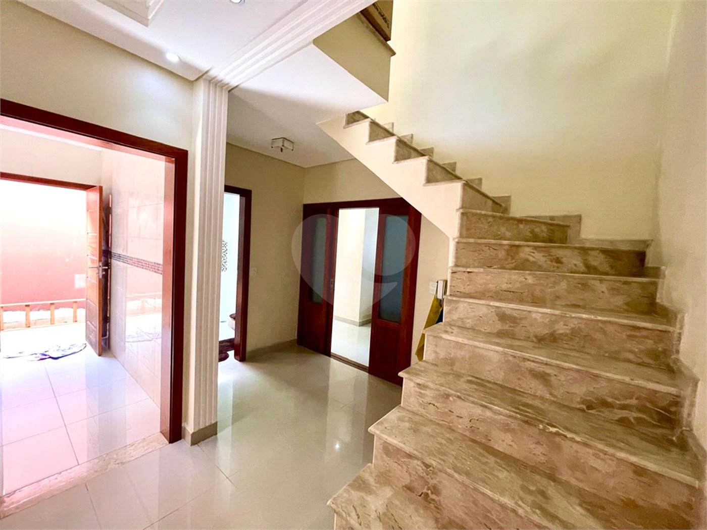 Sobrado à venda com 4 quartos, sendo 1 suíte, em Jardim Santa Bárbara, Sorocaba, SP