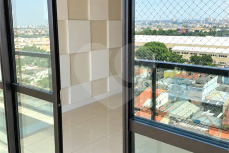 Cobertura de 255 m² com 3 dormitórios, 1 suíte, cozinha planejada, 2 vagas e área gourmet com churrasqueira.