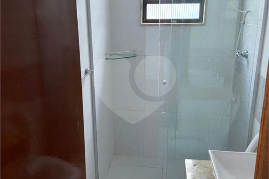 Casa à venda com 4 quartos, sendo 2 suítes,  no Centro, Serra Negra, SP