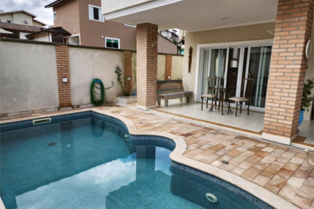 Casa à venda com 4 suítes no condomínio Pedra Grande, Atibaia - SP