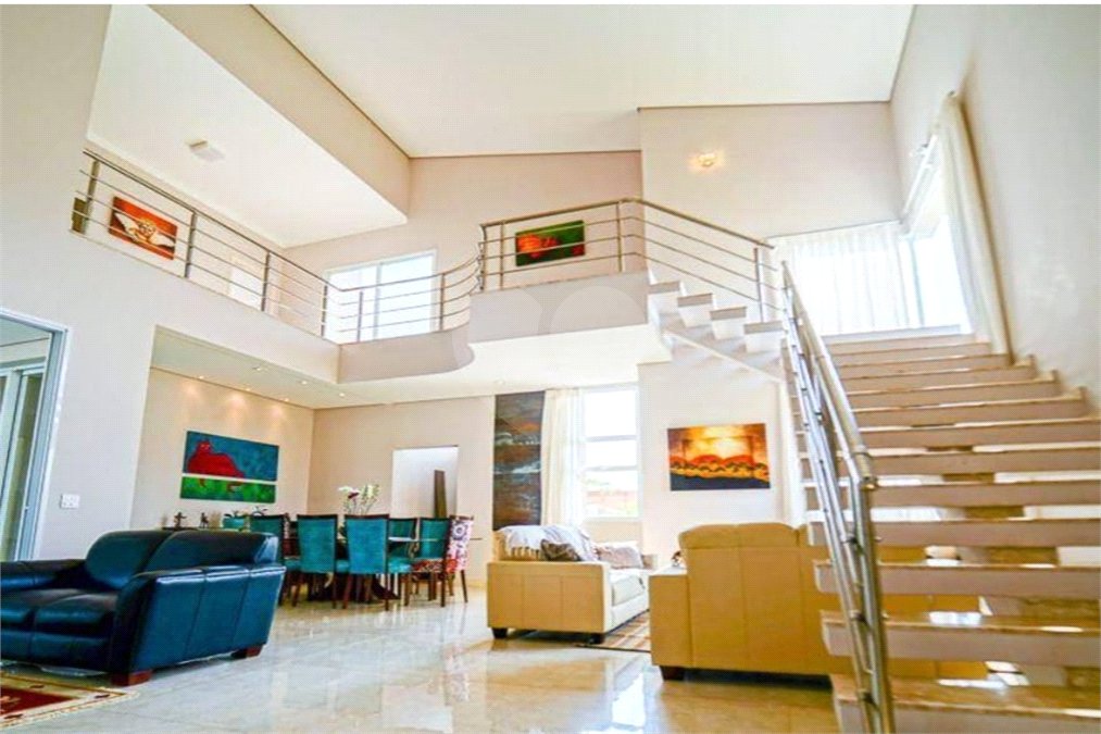 Casa à venda com 4 quartos, sendo 2 suítes, no condomínio Residencial Jardim Primavera, Louveira - SP