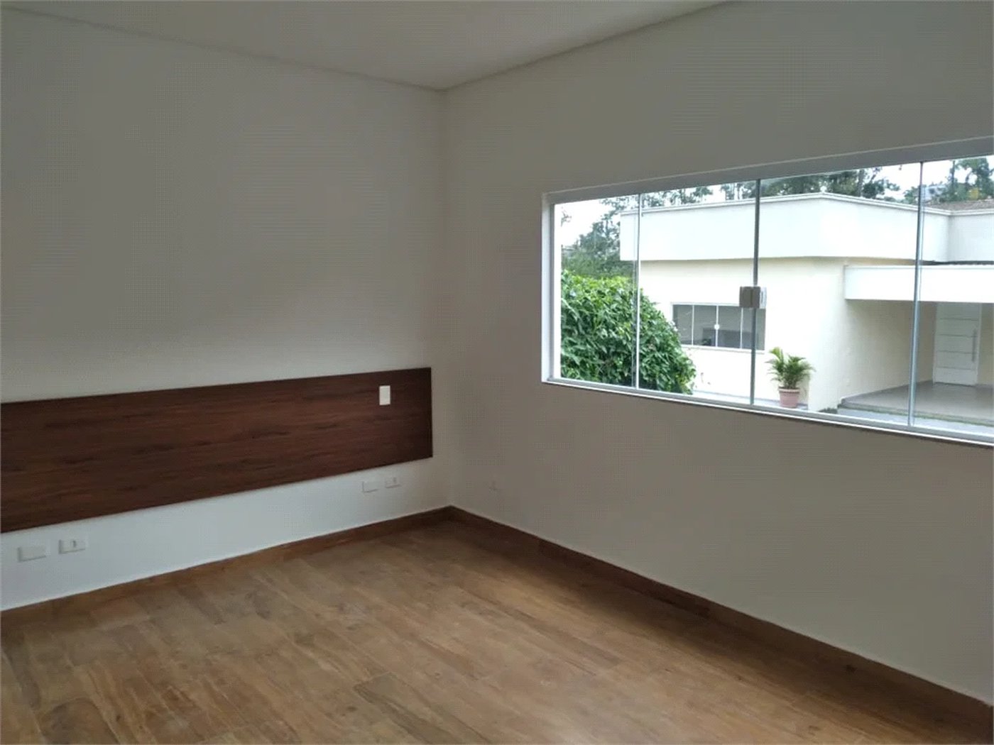 Casa à venda com 4 suítes no condomínio Saint Thomás Rua Uruana,9, Carapicuíba - SP