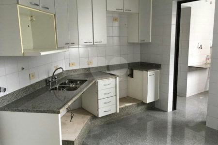 Apartamento à venda com 4 quartos, sendo 2 suítes,  em Vila Andrade, São Paulo, SP