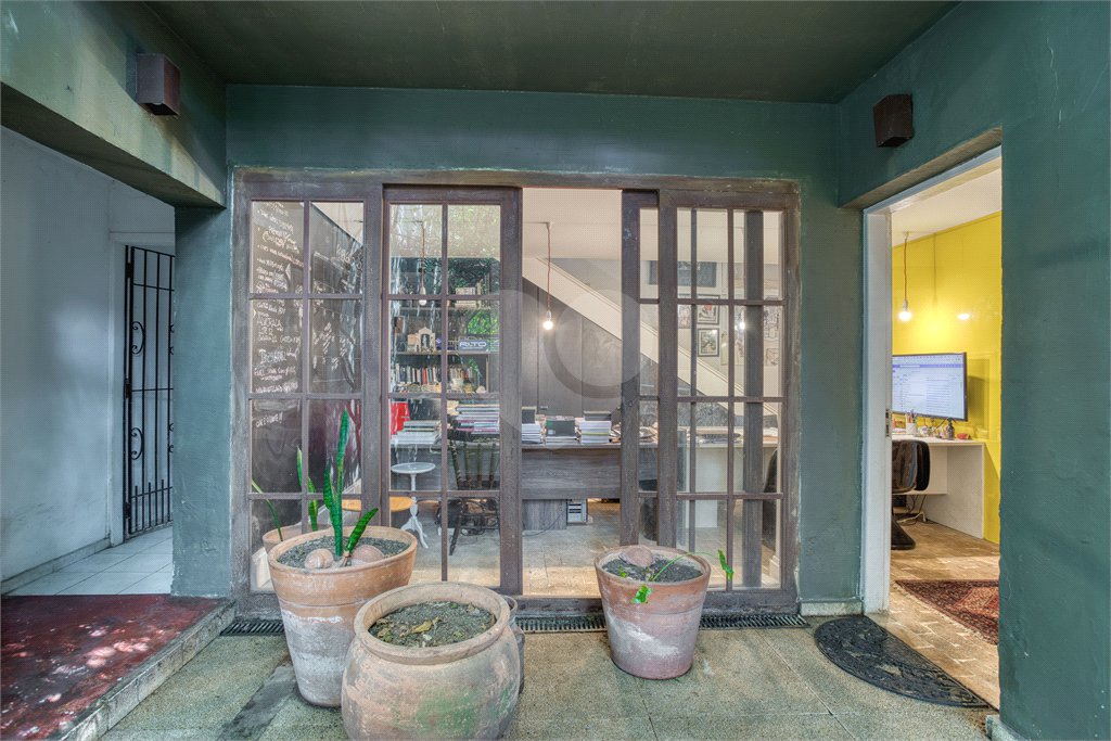 Casa à venda com 4 quartos, sendo 2 suítes, em Alto da Boa Vista, São Paulo, SP